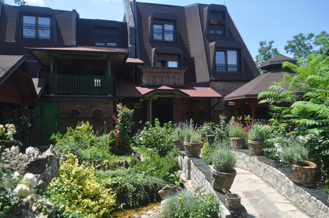 Каштел Pancevo Hotel Eksteriør billede