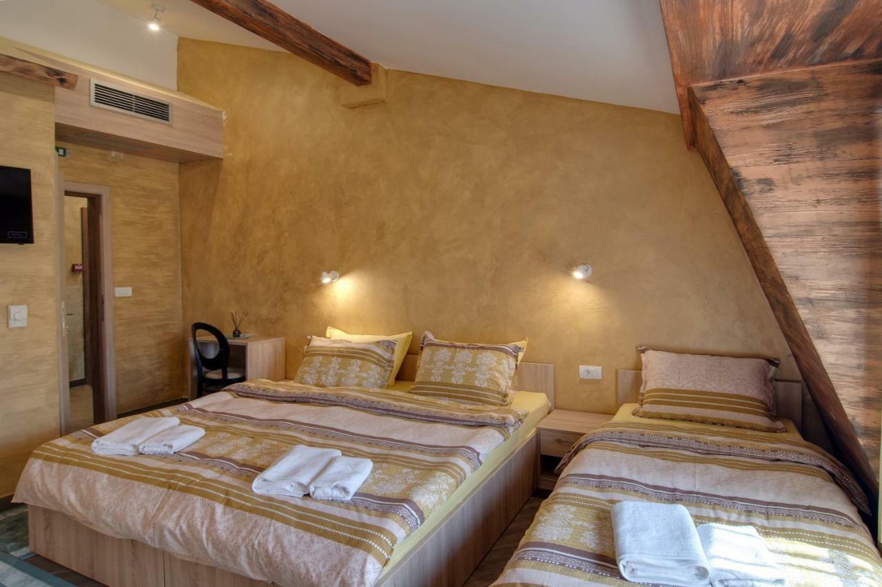 Каштел Pancevo Hotel Eksteriør billede